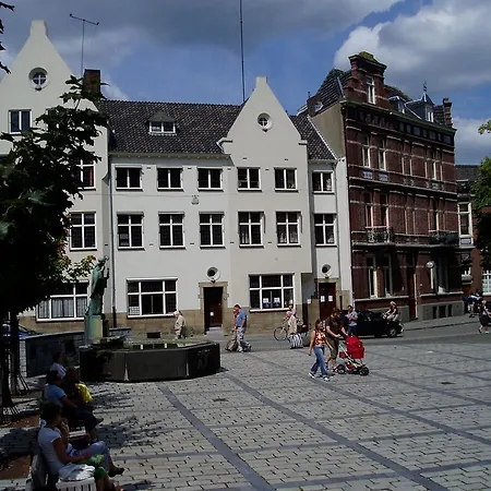 De Hofnar Bed & Breakfast 3*